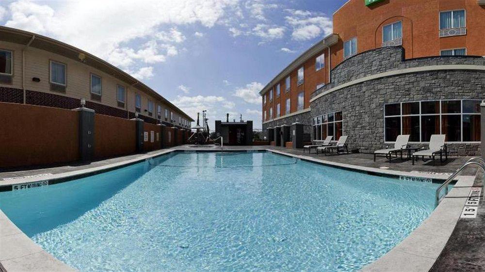 Hotel Express & Clute-lake Jackson By Ihg 2*